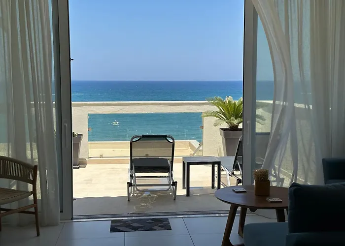 Nathalie\'S Beachfront Apartment