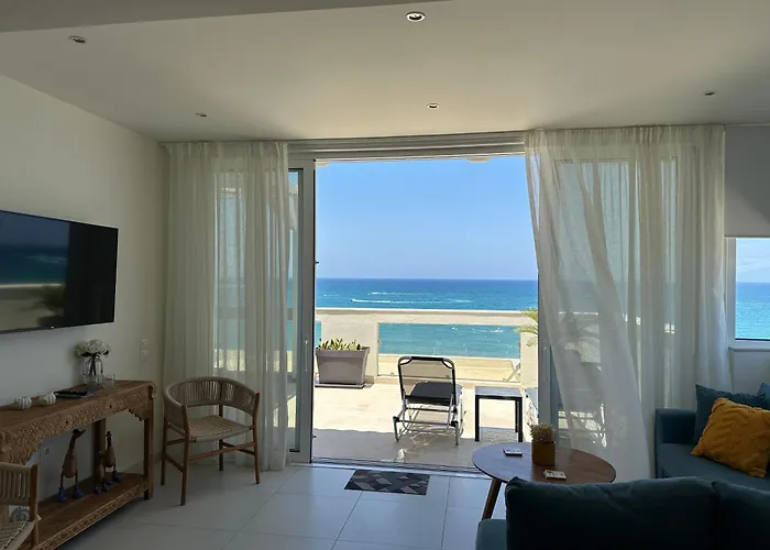 Nathalie\'S Beachfront Apartment