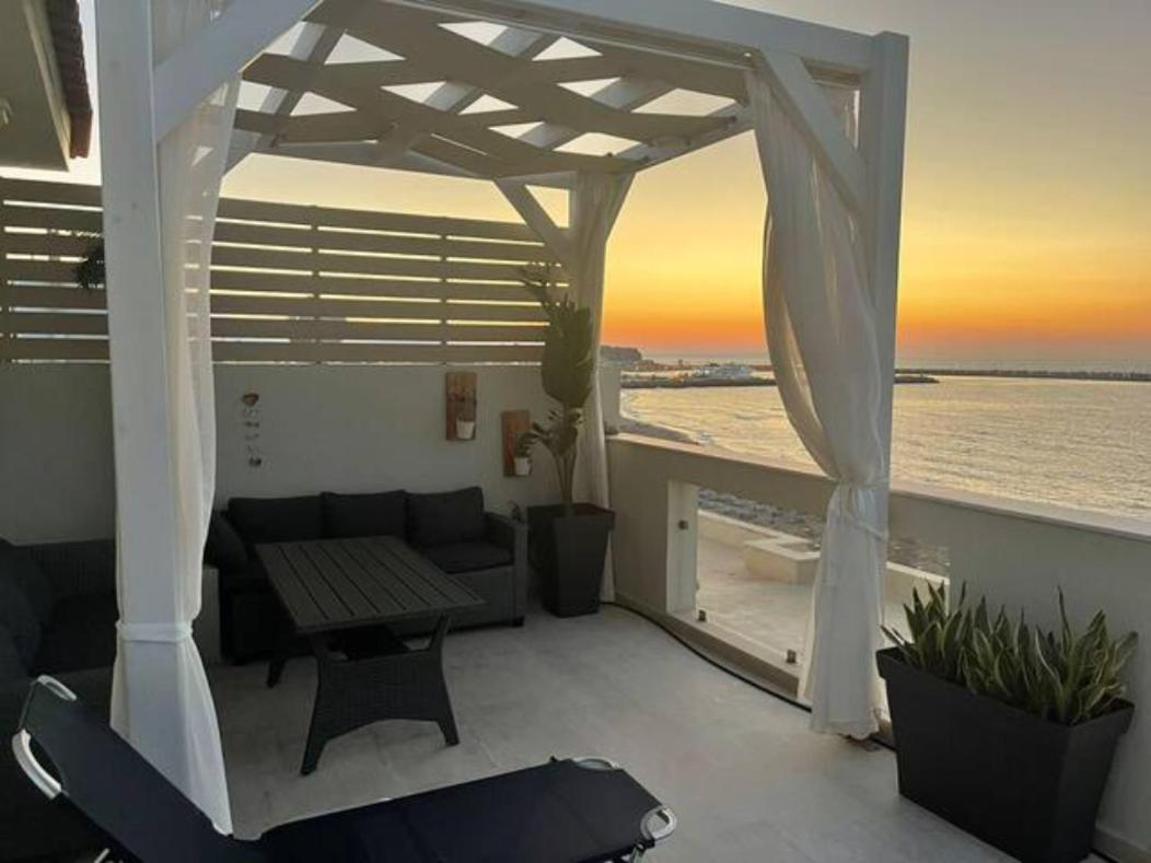 Nathalie's Beachfront *